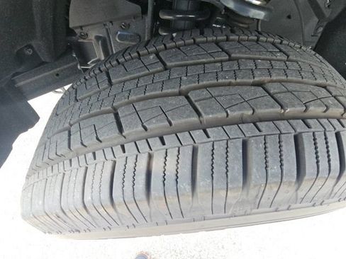 Used 2024 Toyota Tacoma Limited w/ Limited Package (LT) AWD/4WD image 9