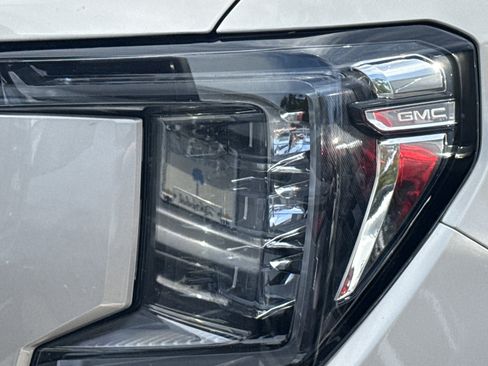 Used 2021 GMC Yukon XL SLT w/ SLT Luxury Plus Package image 6