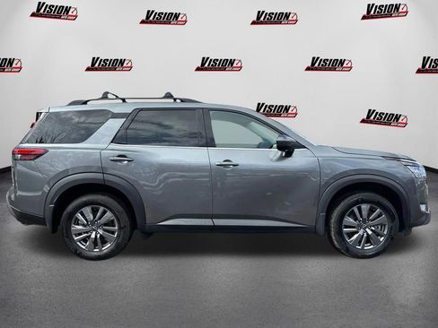 Used 2025 Nissan Pathfinder SV image 4