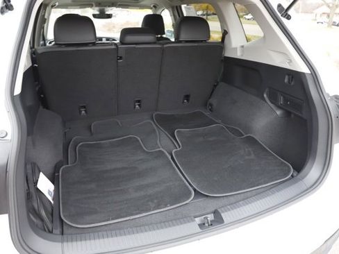 Used 2023 Volkswagen Tiguan SE w/ Panoramic Sunroof Package image 5