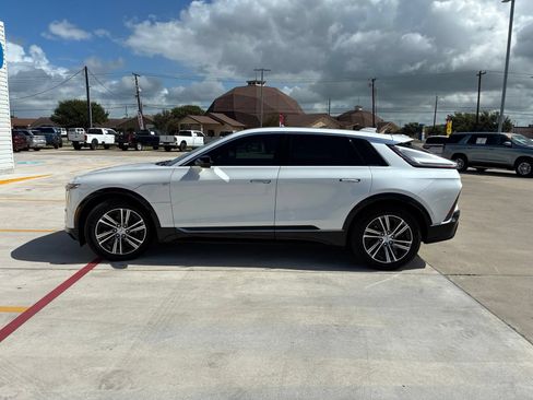 Used 2024 Cadillac Lyriq Luxury w/ LPO, Floor Liner Package AWD/4WD image 4