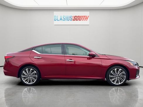 Used 2024 Nissan Altima 2.5 SL AWD/4WD image 2