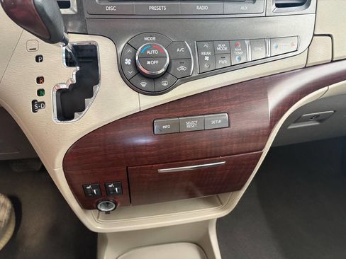 Used 2011 Toyota Sienna XLE image 16