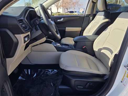 Used 2020 Ford Escape Titanium w/ Titanium Premium Package 2.0 image 10