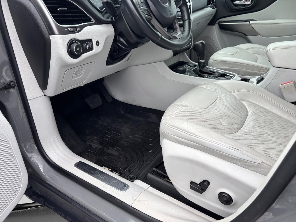 Used 2019 Jeep Cherokee Limited AWD/4WD image 33