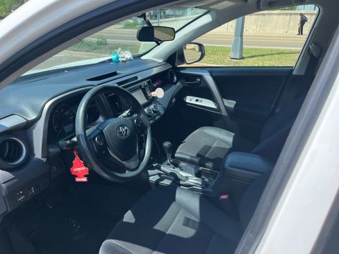 Used 2016 Toyota RAV4 LE AWD/4WD image 9