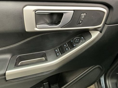 Used 2023 Ford Explorer XLT image 15