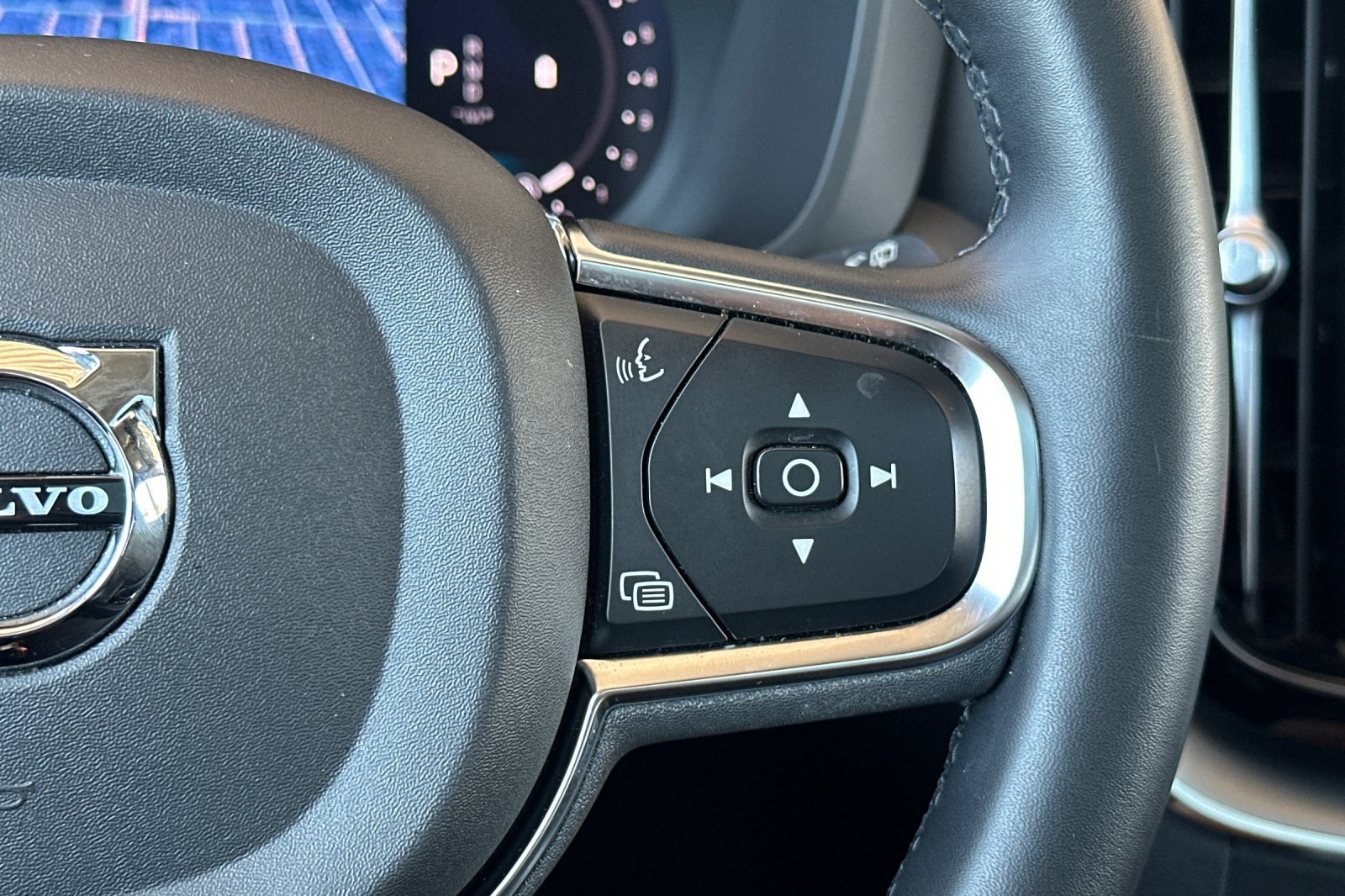 Used 2024 Volvo XC60 B5 Core AWD/4WD image 33