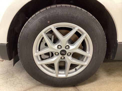 Used 2024 Ford Edge SEL w/ Convenience Package image 10