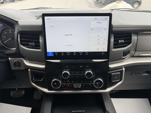 Used 2024 Ford Expedition XLT image 25