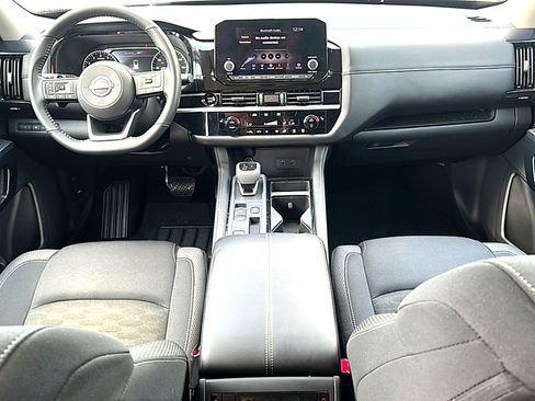 Used 2025 Nissan Pathfinder SV FWD image 21