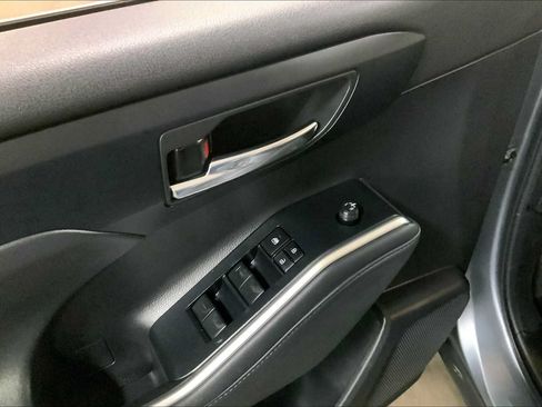 Used 2022 Toyota Highlander XLE AWD/4WD image 36