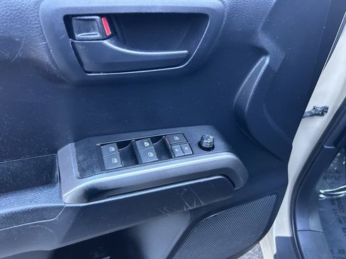 Used 2020 Toyota Tacoma DOUBLE CAB image 14