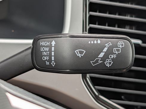 Certified 2023 Volkswagen Atlas SEL R-Line AWD/4WD image 31
