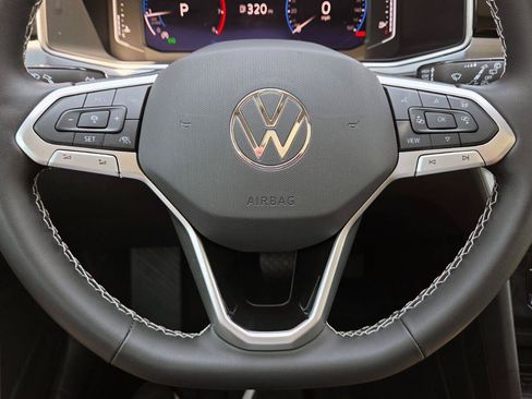 Used 2025 Volkswagen Taos SEL AWD/4WD image 25