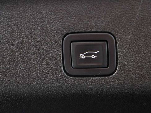 Used 2023 GMC Yukon SLT image 35