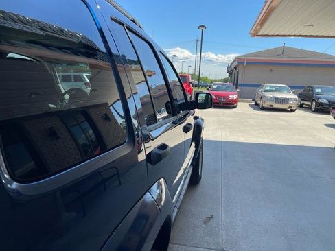 Used 2005 Jeep Liberty Limited AWD/4WD image 10