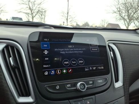 Used 2024 Chevrolet Malibu LT image 18