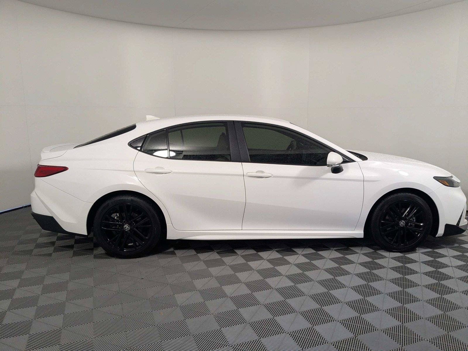 Used 2026 Toyota Camry SE w/ Convenience Package FWD image 4
