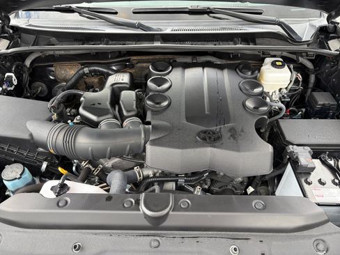 Used 2023 Toyota 4Runner SR5 AWD/4WD image 31