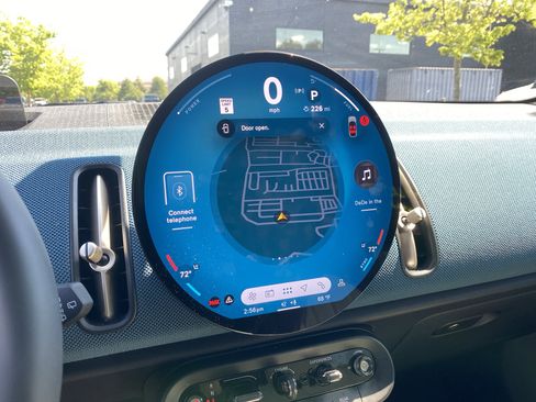 Used 2025 MINI Cooper Countryman S w/ Comfort Package Max image 19