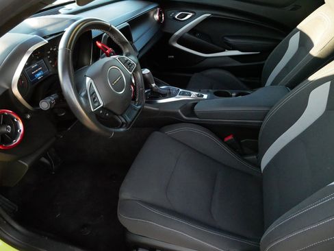 Used 2021 Chevrolet Camaro LT w/ Technology Package image 9