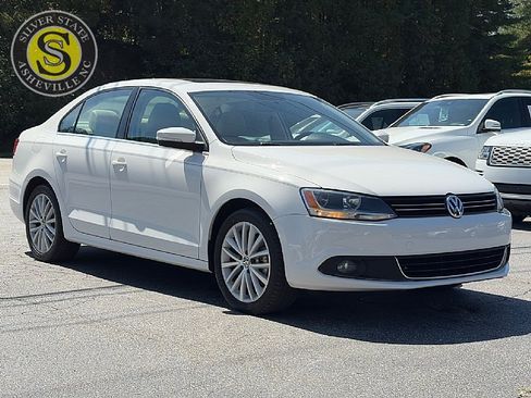 Used 2011 Volkswagen Jetta SEL FWD image 8