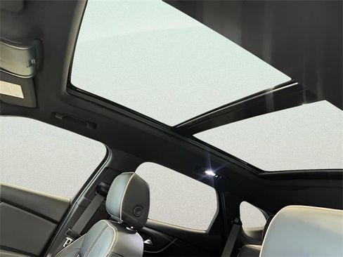 Certified 2022 Chevrolet Blazer Premier w/ Enhanced Convenience Package image 11