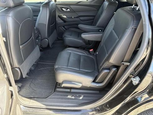 Used 2021 Chevrolet Traverse Premier FWD image 16