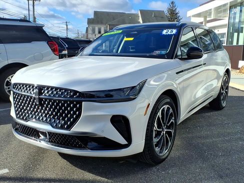 Certified 2025 Lincoln Nautilus Reserve image 8