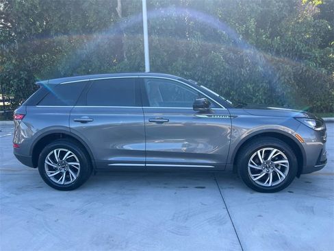 Used 2023 Lincoln Corsair Standard image 8