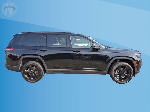 Certified 2025 Jeep Grand Cherokee L Altitude AWD/4WD image 18