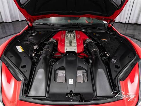 Used 2020 Ferrari 812 Superfast RWD image 4