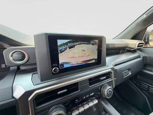 Used 2025 Toyota 4Runner SR5 AWD/4WD image 25