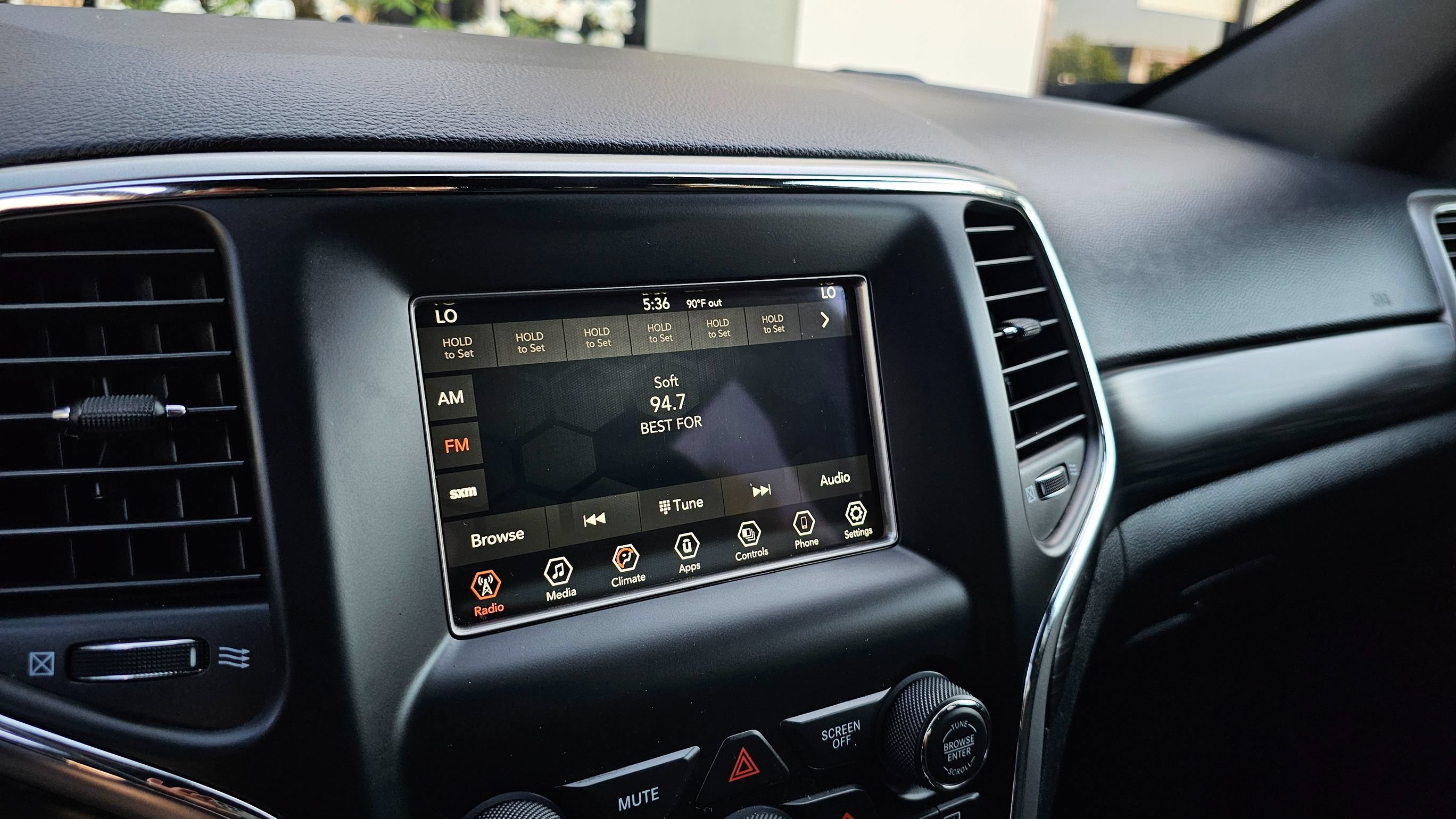Used 2021 Jeep Grand Cherokee Laredo RWD image 30