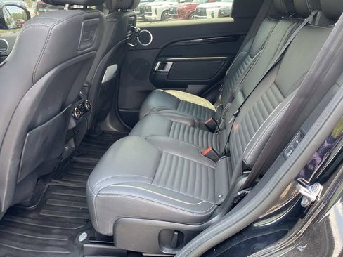 Used 2023 Land Rover Discovery S R-Dynamic image 10