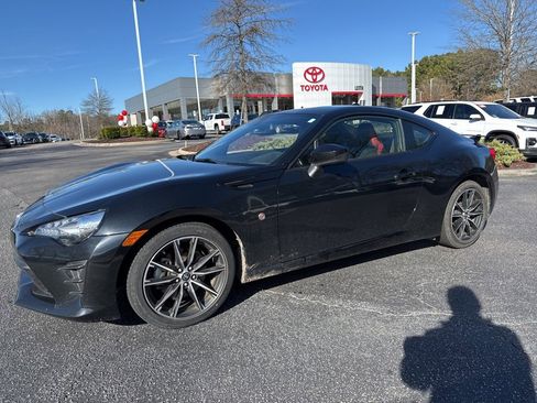 Used 2020 Toyota 86 image 2