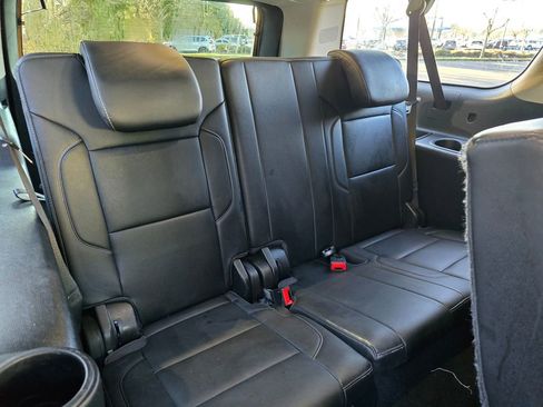Used 2018 Chevrolet Suburban LT image 8