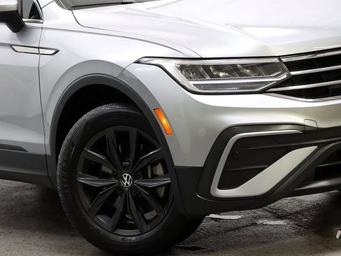 Used 2024 Volkswagen Tiguan SE AWD/4WD image 3