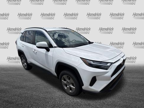 Used 2022 Toyota RAV4 XLE FWD image 2