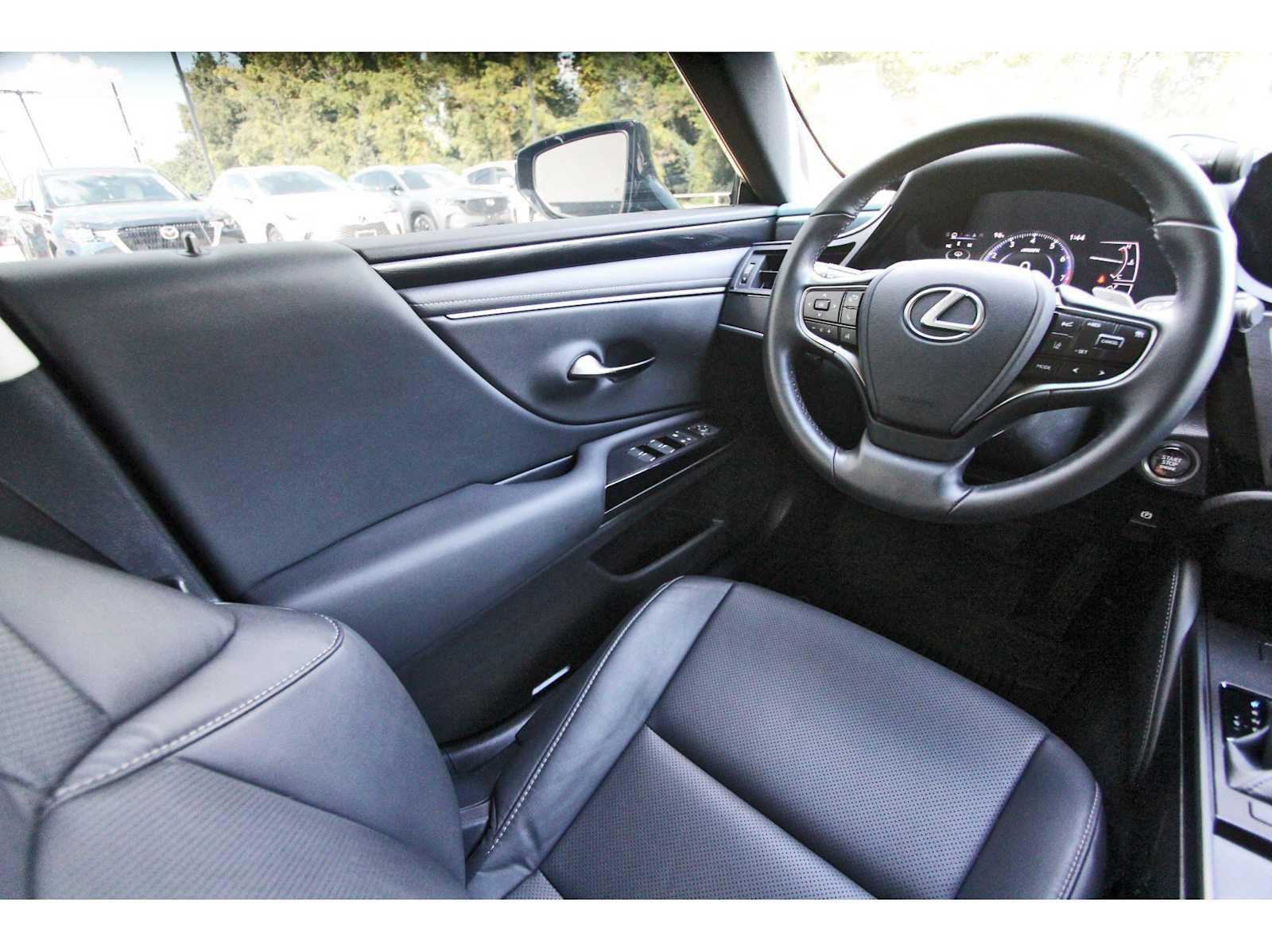 Used 2025 Lexus ES 350 w/ Accessory Package (Z1) FWD image 6