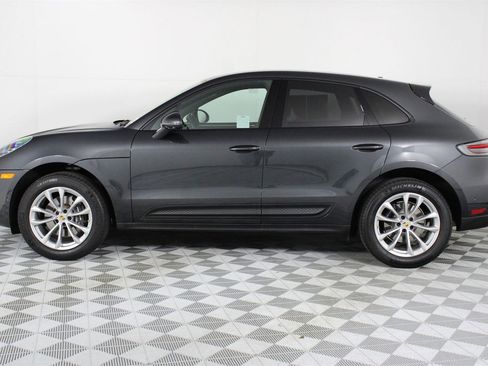 Certified 2025 Porsche Macan image 2