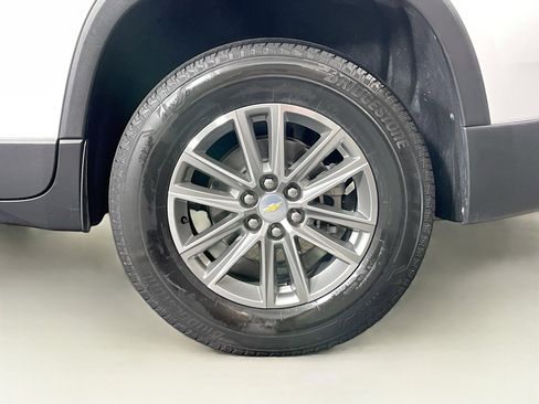 Used 2023 Chevrolet Traverse LT image 11