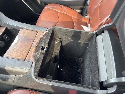 Used 2017 Cadillac Escalade ESV Luxury image 31