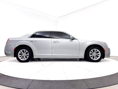 Used 2023 Chrysler 300 Touring RWD image 35