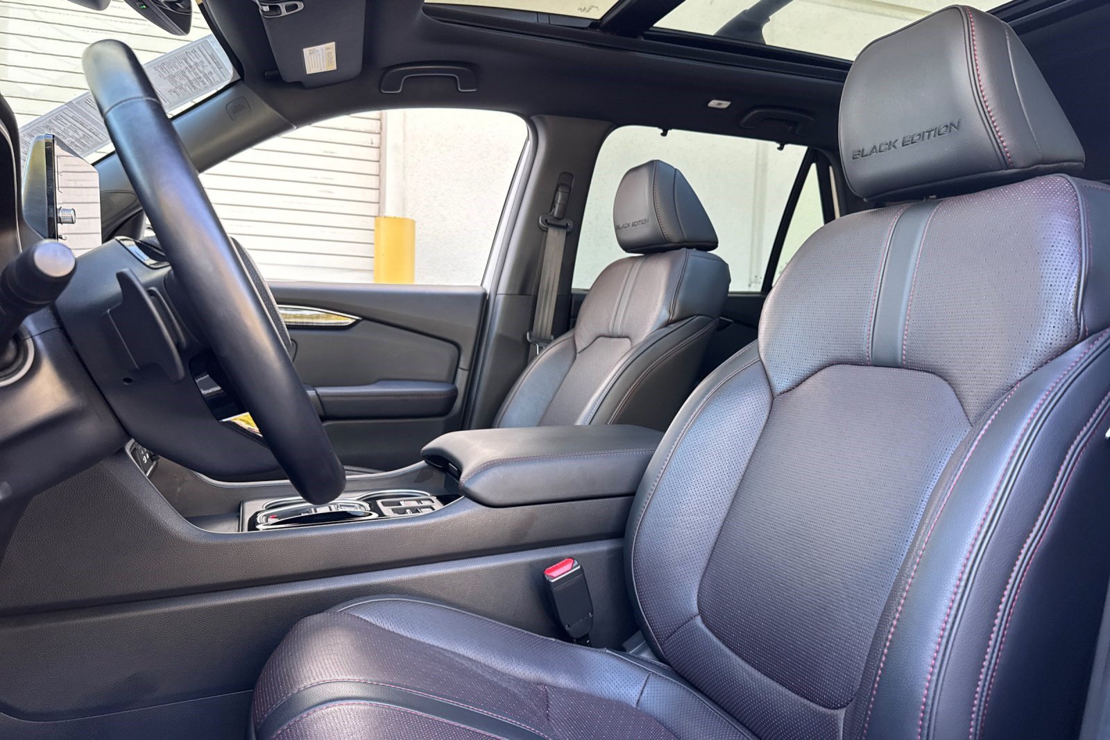Used 2025 Honda Pilot Black Edition image 5