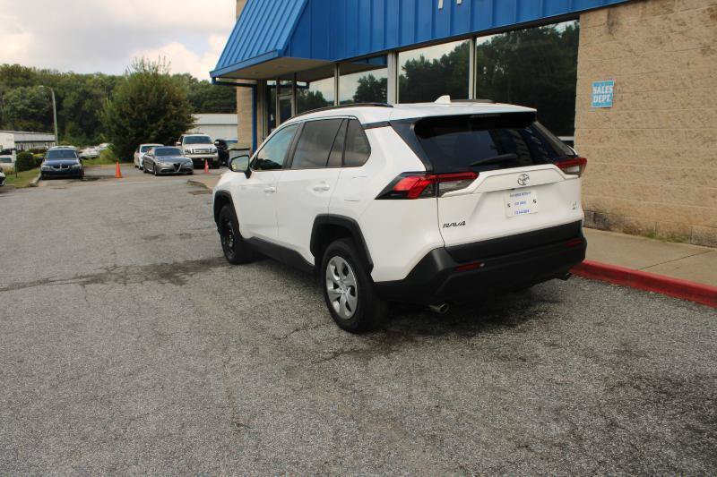 Used 2019 Toyota RAV4 LE AWD/4WD image 4