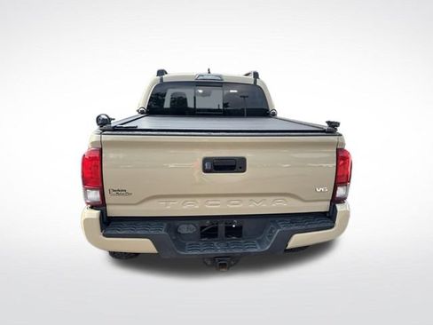 Used 2019 Toyota Tacoma TRD Sport AWD/4WD image 6