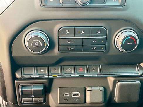 Used 2024 Chevrolet Silverado 1500 Custom image 15