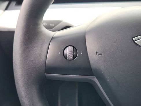 Used 2024 Tesla Model Y Long Range AWD/4WD image 21
